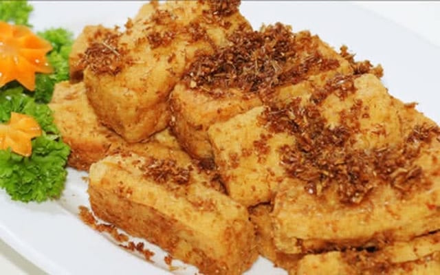 A2. Dau Hu Xao Sa (Lemongrass Tofu).